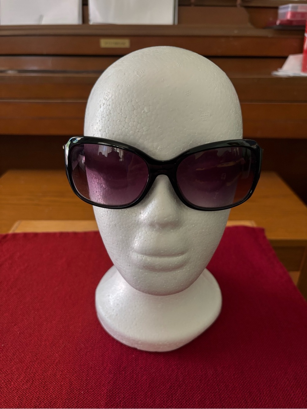 Oscar de la Renta Black Frame Sunglasses with Purple Gradient Lenses